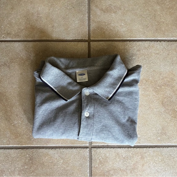 Men’s Old Navy, gray tipped collar, knit polo - Picture 1 of 3